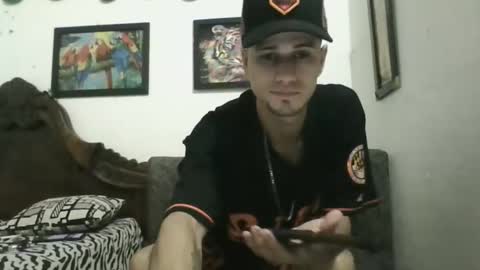 Snapshot of bestia_salvaje chatting on 02-02-25, 10:39 Andres online show from 02-02-25, 10:39