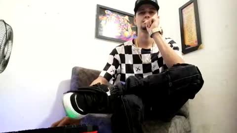 Snapshot of bestia_salvaje chatting on 02-28-25, 11:12 Andres online show from 02-28-25, 11:12