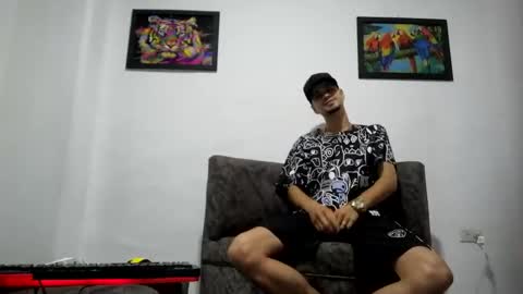 Snapshot of bestia_salvaje chatting on 03-11-25, 10:42 Andres online show from 03-11-25, 10:42