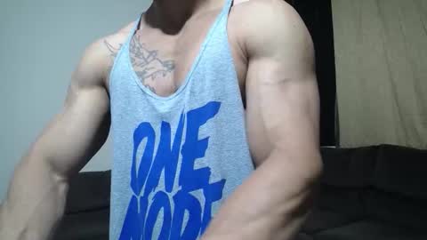 Snapshot of bestmuscle chatting on 12-18-25, 03:23 bestmuscle online show from 12-18-25, 03:23