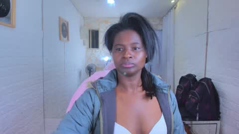 Snapshot of betany_grey chatting on 02-13-26, 05:25 Betaby grey online show from 02-13-26, 05:25