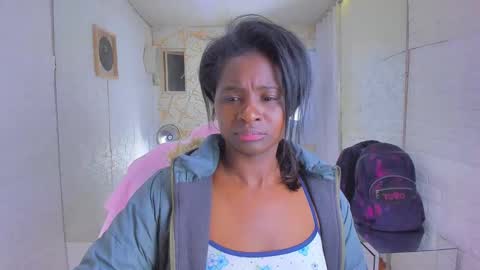 Snapshot of betany_grey chatting on 02-19-26, 04:08 Betaby grey online show from 02-19-26, 04:08