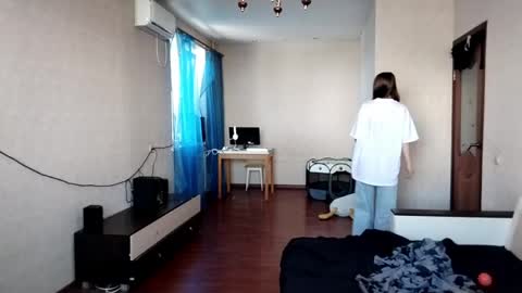Snapshot of bethkallberg chatting on 06-04-26, 11:27 Leila online show from 06-04-26, 11:27
