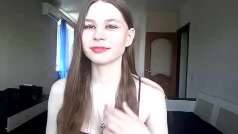 Snapshot of bethkallberg chatting on 06-14-26, 09:00 Leila online show from 06-14-26, 09:00