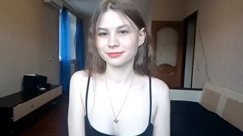 Snapshot of bethkallberg chatting on 06-19-26, 09:24 Leila online show from 06-19-26, 09:24