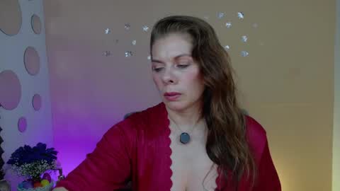 Snapshot of betsy_anub chatting on 05-08-26, 10:37 LINDA online show from 05-08-26, 10:37