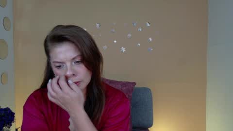 Snapshot of betsy_anub chatting on 05-30-26, 05:43 LINDA online show from 05-30-26, 05:43