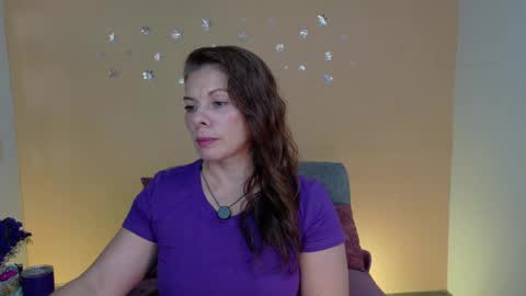 Snapshot of betsy_anub chatting on 06-09-26, 07:03 LINDA online show from 06-09-26, 07:03