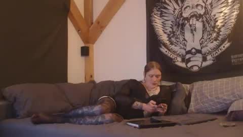 Snapshot of betsybradcock chatting on 11-13-25, 12:20 Betsy online show from 11-13-25, 12:20