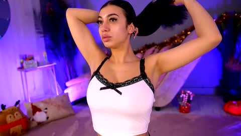 Snapshot of betsygonzale chatting on 12-20-25, 04:19 Betty online show from 12-20-25, 04:19