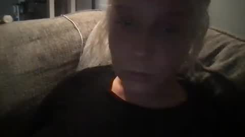 Snapshot of betteroffdeadduh chatting on 09-18-25, 01:40 that one bitch3 online show from 09-18-25, 01:40