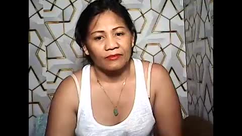 Snapshot of betty_83 chatting on 04-15-26, 12:23 betty_83 online show from 04-15-26, 12:23