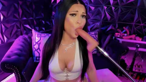 Snapshot of bettybishop chatting on 12-14-25, 04:51 NatashaxoBangs online show from 12-14-25, 04:51