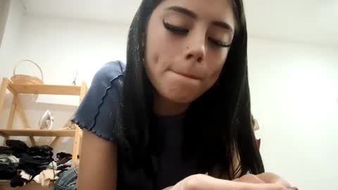 Snapshot of bettyshroyer chatting on 11-03-25, 05:14 Emma online show from 11-03-25, 05:14