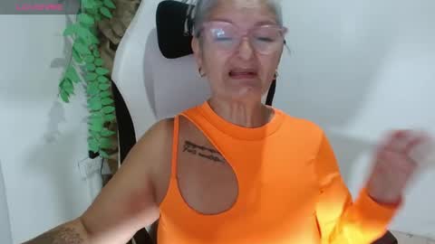 Snapshot of bety_cum3 chatting on 04-19-26, 12:48 bibiana online show from 04-19-26, 12:48
