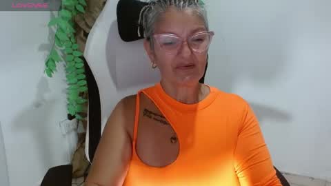 Snapshot of bety_cum3 chatting on 04-19-26, 06:32 bibiana online show from 04-19-26, 06:32