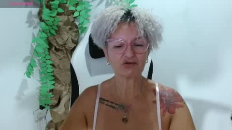 Snapshot of bety_cum3 chatting on 04-22-26, 11:01 bibiana online show from 04-22-26, 11:01