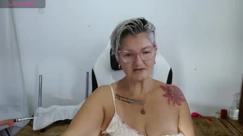 Snapshot of bety_cum3 chatting on 04-26-26, 12:25 bibiana online show from 04-26-26, 12:25