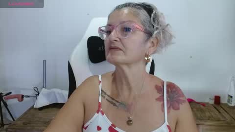 Snapshot of bety_cum3 chatting on 04-28-26, 10:42 bibiana online show from 04-28-26, 10:42