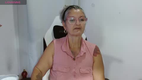 Snapshot of bety_cum3 chatting on 04-29-26, 10:08 bibiana online show from 04-29-26, 10:08