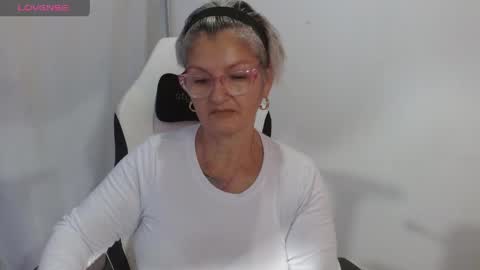 Snapshot of bety_cum3 chatting on 04-30-26, 09:37 bibiana online show from 04-30-26, 09:37
