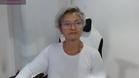 Snapshot of bety_cum3 chatting on 05-03-26, 09:32 bibiana online show from 05-03-26, 09:32
