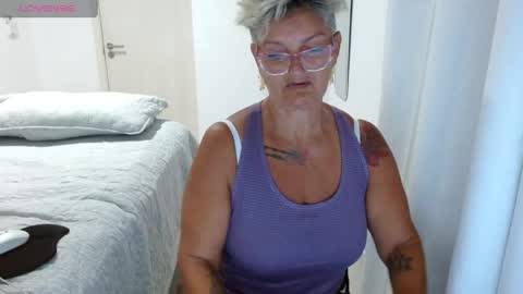 Snapshot of bety_cum3 chatting on 05-22-26, 03:39 bibiana online show from 05-22-26, 03:39