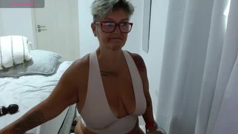 Snapshot of bety_cum3 chatting on 05-24-26, 03:06 bibiana online show from 05-24-26, 03:06