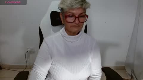 Snapshot of bety_cum3 chatting on 06-11-26, 12:32 bibiana online show from 06-11-26, 12:32