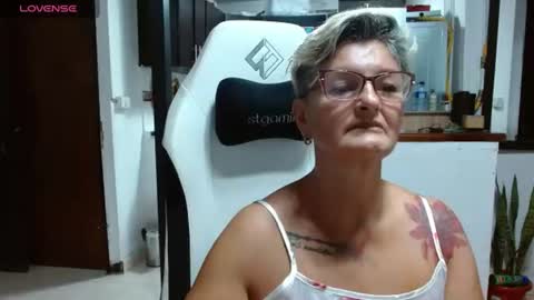 Snapshot of bety_cum3 chatting on 06-25-26, 10:31 bibiana online show from 06-25-26, 10:31