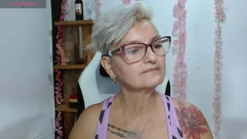 Snapshot of bety_cum3 chatting on 07-15-26, 10:31 bibiana online show from 07-15-26, 10:31