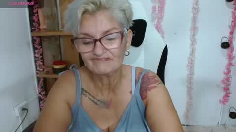 Snapshot of bety_cum3 chatting on 07-20-26, 05:37 bibiana online show from 07-20-26, 05:37