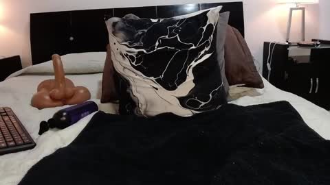 Snapshot of betzabeth_1 chatting on 01-25-25, 08:42 Catalina online show from 01-25-25, 08:42