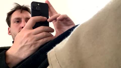 Snapshot of beutlin1234 chatting on 05-17-26, 11:28 Freshmilk online show from 05-17-26, 11:28