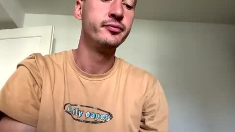 Snapshot of beutlin1234 chatting on 07-18-26, 06:50 Freshmilk online show from 07-18-26, 06:50