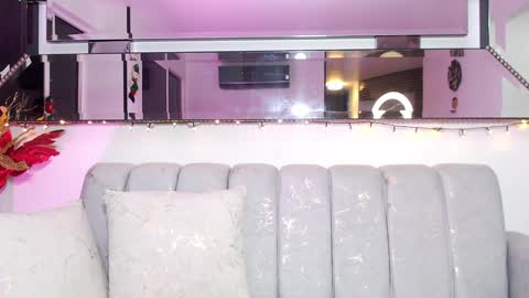 Nicolle Aviles online show from 12-15-24, 05:56