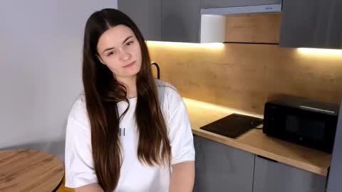 Snapshot of beverlyprice chatting on 11-29-25, 07:22 Alissa online show from 11-29-25, 07:22