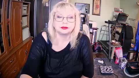 BeverlyQCynia online show from 09-28-25, 11:48