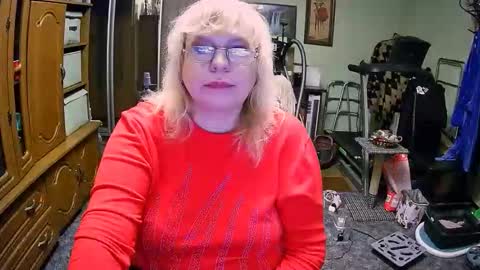 BeverlyQCynia online show from 10-02-25, 03:52