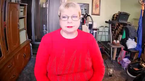 BeverlyQCynia online show from 10-24-25, 10:44