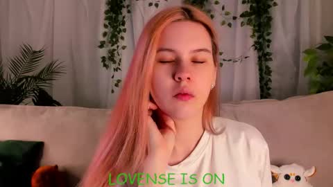 Eliz online show from 10-10-25, 01:59