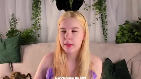 Eliz online show from 10-26-25, 01:33