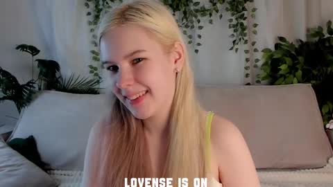 Eliz online show from 11-23-25, 01:49