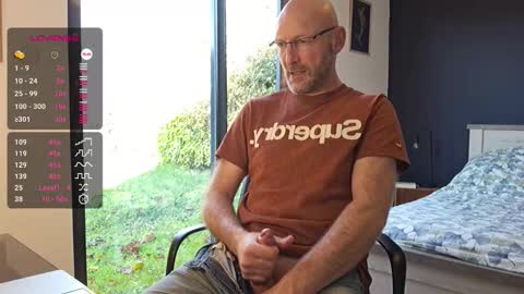 My name is David and if you like public exhibitions you wont be disappointed with me LoL - My favorite vibes is 44  online show from 12-05-25, 12:14