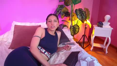 Snapshot of bianca_ks chatting on 12-20-24, 10:16 Bianca online show from 12-20-24, 10:16