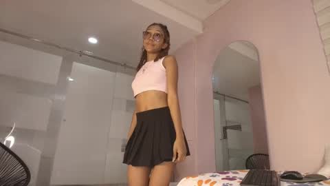 Snapshot of biancaa__18 chatting on 12-17-25, 07:42 biancaa__18 online show from 12-17-25, 07:42