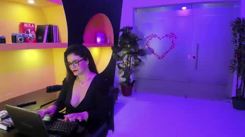 Snapshot of biancaroyalle chatting on 04-24-26, 09:17 Bianca Royalle online show from 04-24-26, 09:17