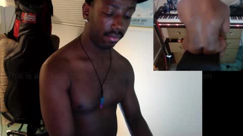 Snapshot of bicepsandfrot chatting on 03-08-25, 08:33 BicepsandFrot online show from 03-08-25, 08:33