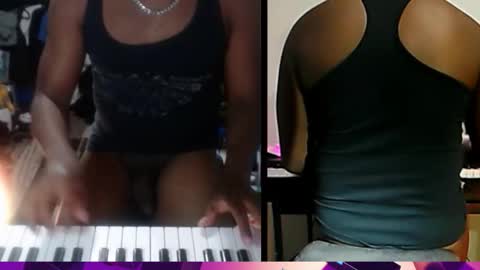 Snapshot of bicepsandfrot chatting on 10-29-25, 12:46 BicepsandFrot online show from 10-29-25, 12:46