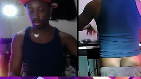 Snapshot of bicepsandfrot chatting on 10-30-25, 10:32 BicepsandFrot online show from 10-30-25, 10:32